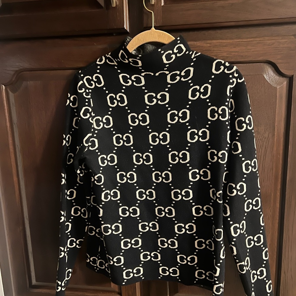 ShopEvelynne Black and White Patterned Turtleneck Sweater